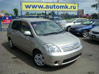 2003 Toyota Raum Pictures