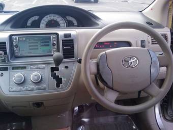 2003 Toyota Raum Pictures