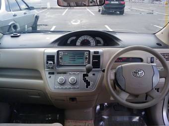 2003 Toyota Raum Photos