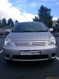 2003 Toyota Raum Pictures