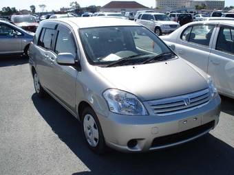 2003 Toyota Raum Pictures