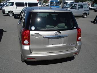 2003 Toyota Raum Pictures