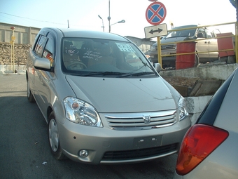 2004 Toyota Raum