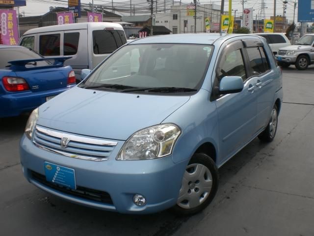 2004 Toyota Raum