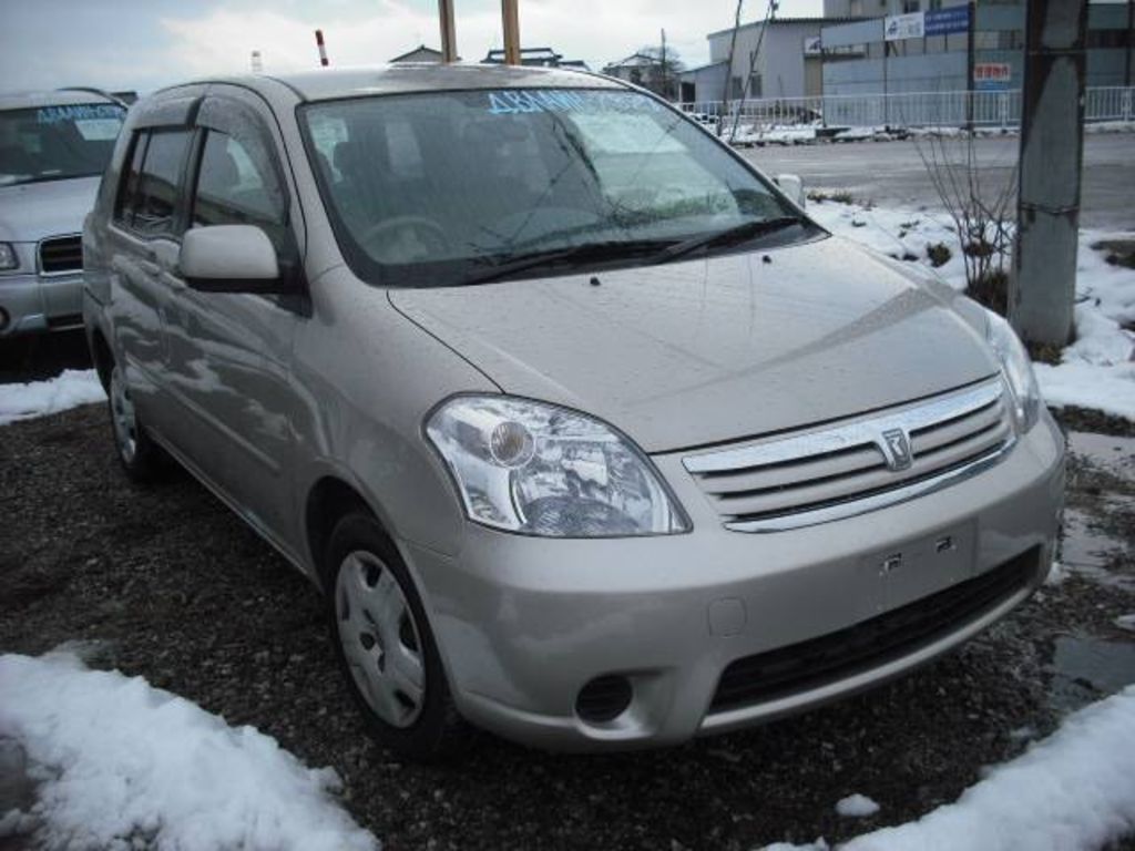 2004 Toyota Raum