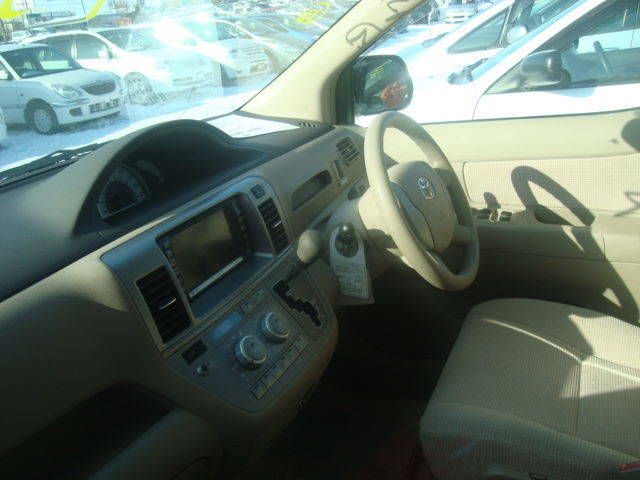 2004 Toyota Raum