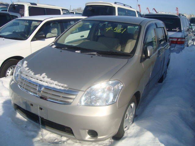 2004 Toyota Raum