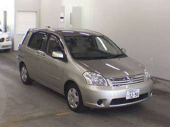 2004 Toyota Raum