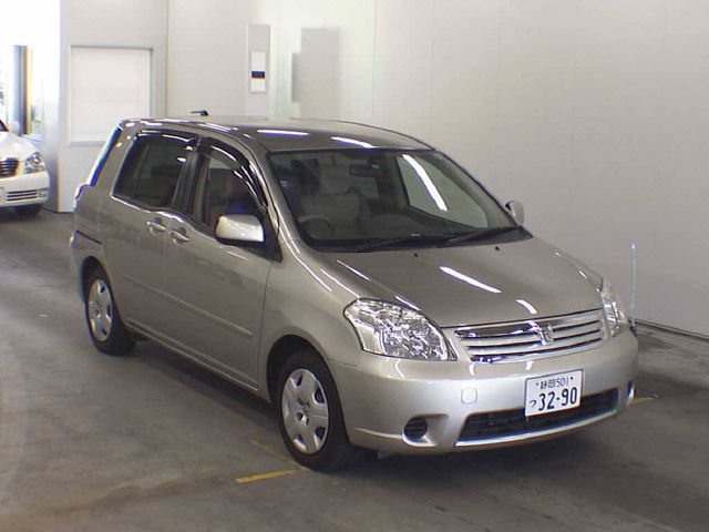 2004 Toyota Raum