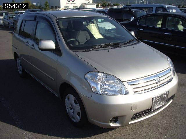 2004 Toyota Raum