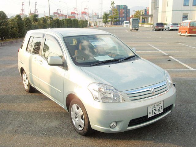 2004 Toyota Raum