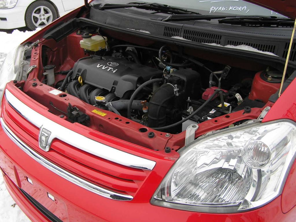 2004 Toyota Raum