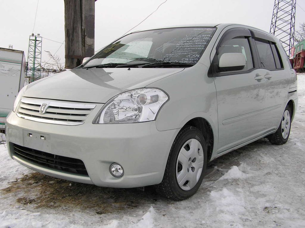 2004 Toyota Raum