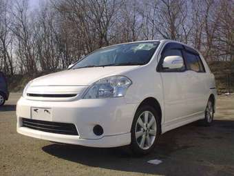 2004 Toyota Raum