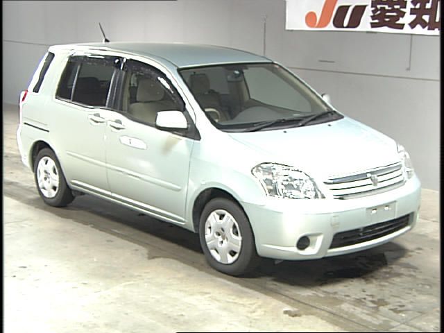 2004 Toyota Raum