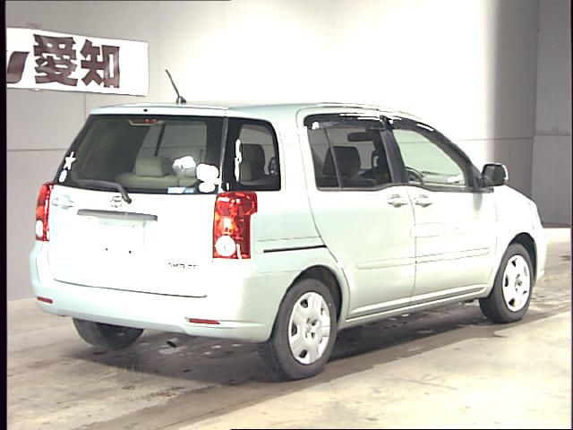 2004 Toyota Raum