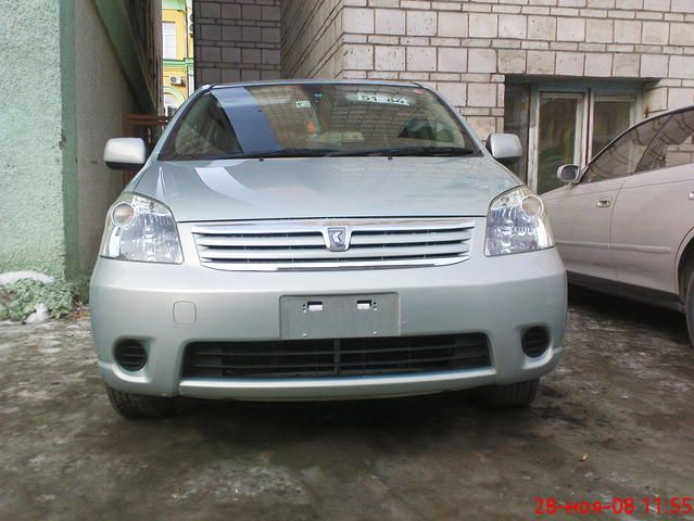 2004 Toyota Raum
