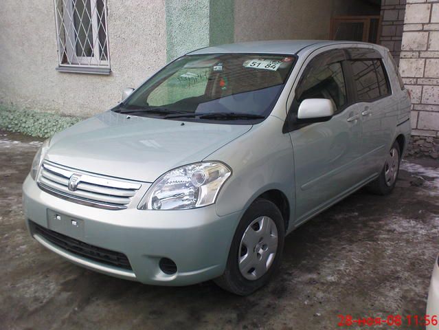 2004 Toyota Raum