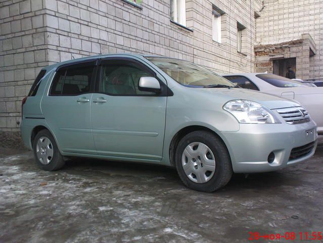 2004 Toyota Raum