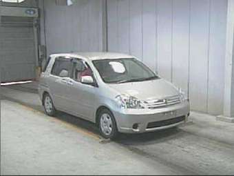 2004 Toyota Raum