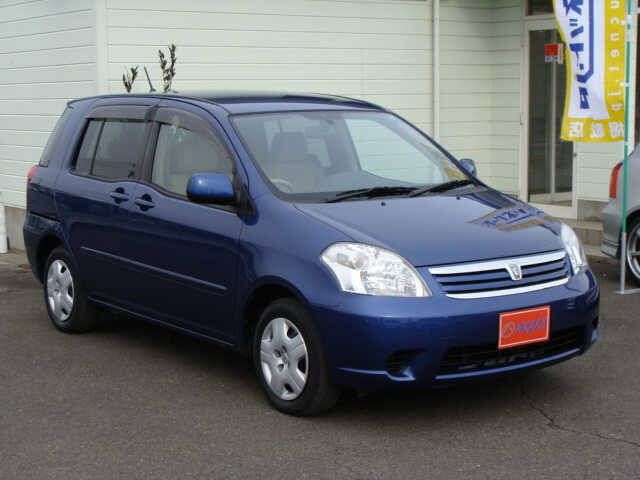 2004 Toyota Raum