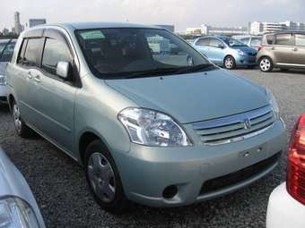 2004 Toyota Raum