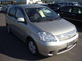 2004 Toyota Raum