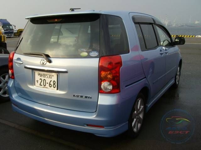 2004 Toyota Raum