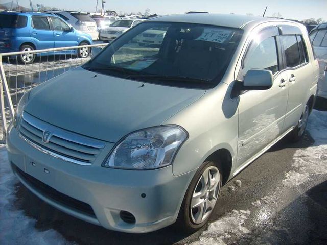 2004 Toyota Raum