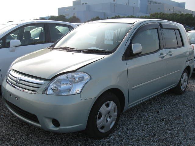 2004 Toyota Raum