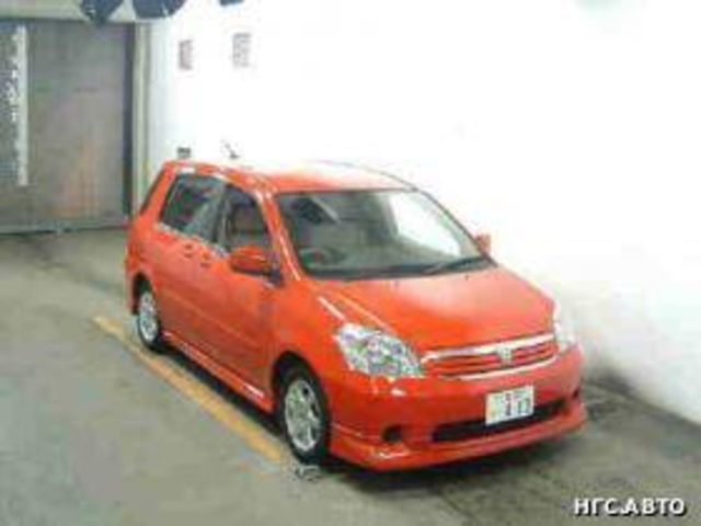 2004 Toyota Raum