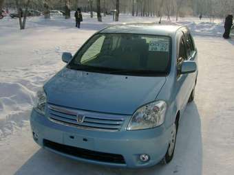 2004 Toyota Raum