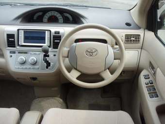 2004 Toyota Raum