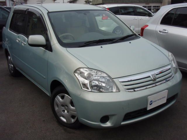 2004 Toyota Raum