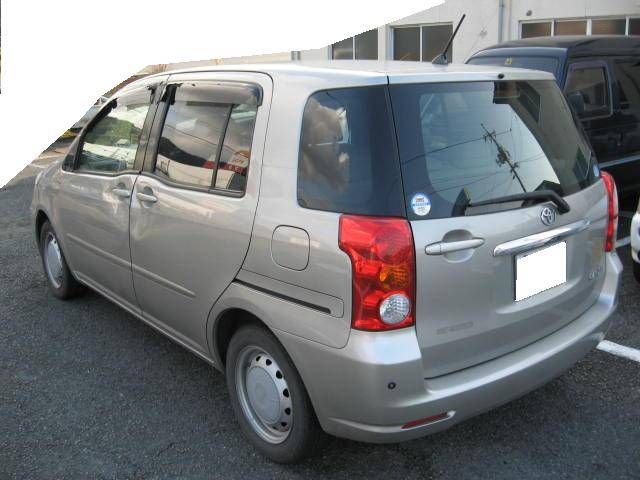 2004 Toyota Raum