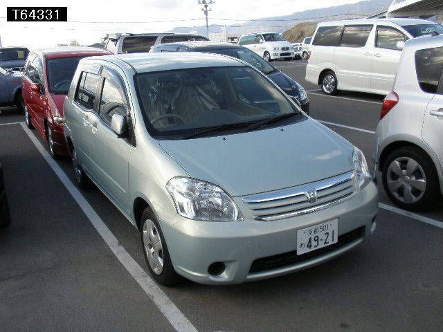 2004 Toyota Raum