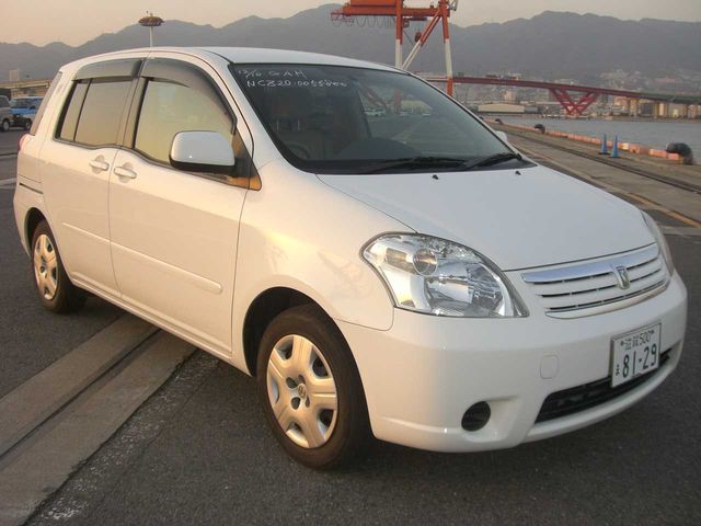 2004 Toyota Raum