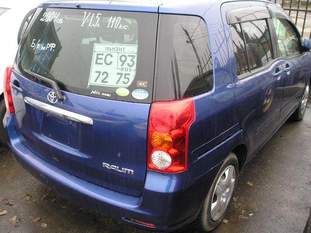 2004 Toyota Raum