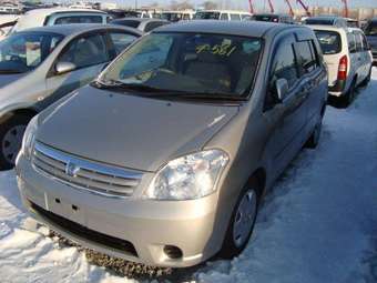 2004 Toyota Raum Pictures