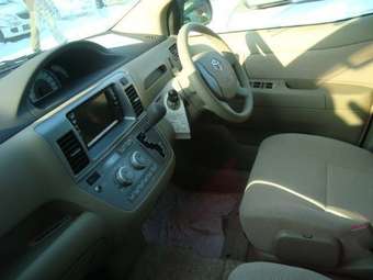 2004 Toyota Raum Pictures