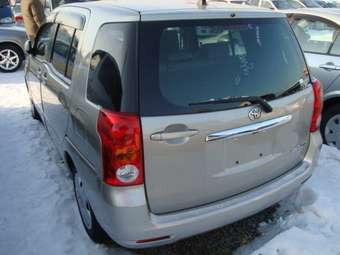 2004 Toyota Raum Pictures