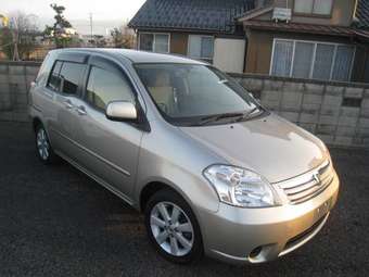 2004 Toyota Raum Photos