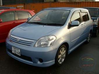 2004 Toyota Raum Pictures