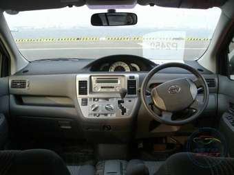 2004 Toyota Raum Photos