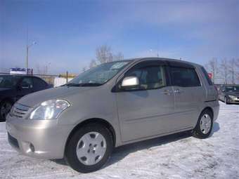 2004 Toyota Raum Pics