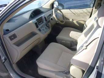 2004 Toyota Raum Pictures