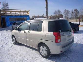 2004 Toyota Raum Pictures