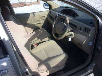 2004 Toyota Raum Pictures