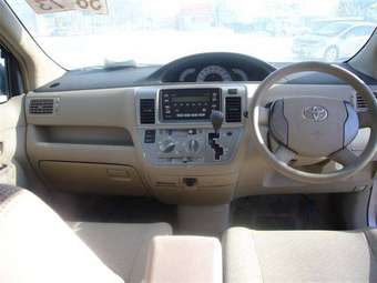 2004 Toyota Raum Photos