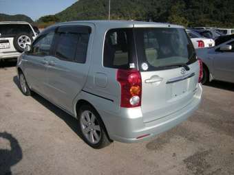 2004 Toyota Raum Photos